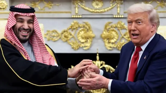 بن سلمان يطلب مساعدة أمريكية لقتال الحوثيين، والسعودية توقف "احترازياً" خط أنابيب شرق-غرب النفطي