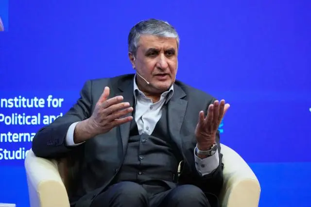 رئيس منظمة الطاقة الذرية الإيرانية، محمد إسلامي، يتحدث في مؤتمر بعنوان "القانون الدولي تحت الهجوم: العدوان والدفاع عن النفس" في طهران، إيران، يوم الأحد 16 نوفمبر/تشرين الثاني 2025.