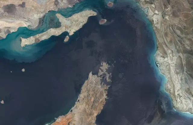 مضيق هرمز، عُمان/إيران - 16 يونيو/حزيران 2026 تُظهر صور الأقمار الصناعية Sentinel-2، التي عالجتها Maps4media، نظرة عامة شاملة على مضيق هرمز، بما في ذلك شبه جزيرة مسندم والجزر المجاورة والمياه الساحلية الضحلة والممر البحري الضيق الذي يربط الخليج العربي بخليج عُمان. توثق الصورة أحد أهم الممرات المائية الاستراتيجية في العالم.